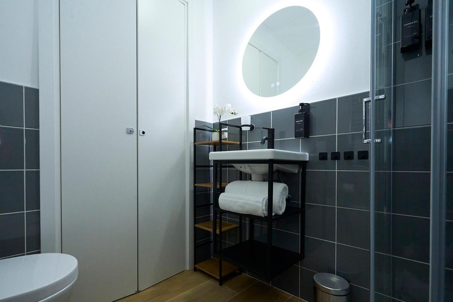 Duomo 10 Min - Cozy With Netflix & Wifi Apartment Milan Bagian luar foto