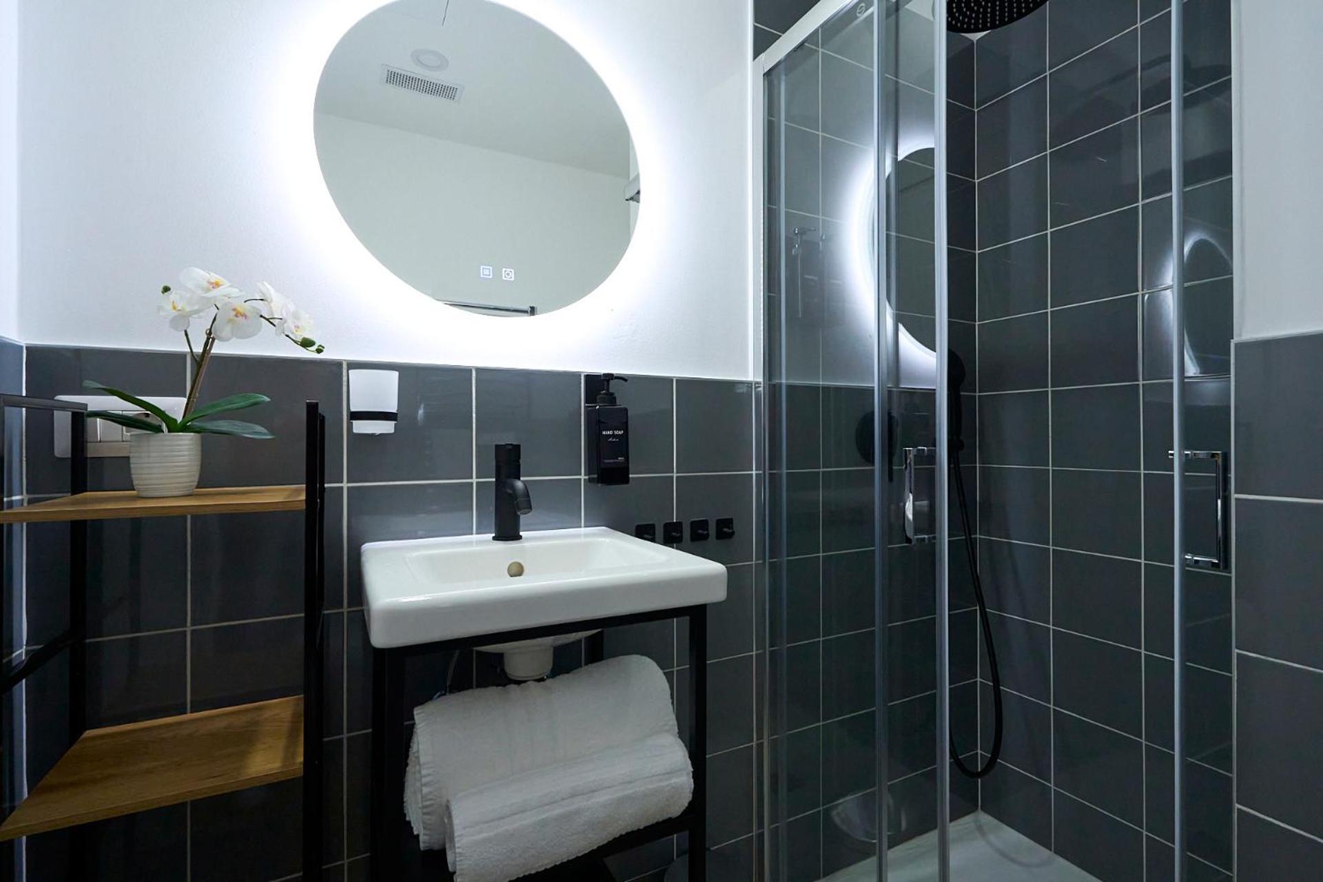 Duomo 10 Min - Cozy With Netflix & Wifi Apartment Milan Bagian luar foto